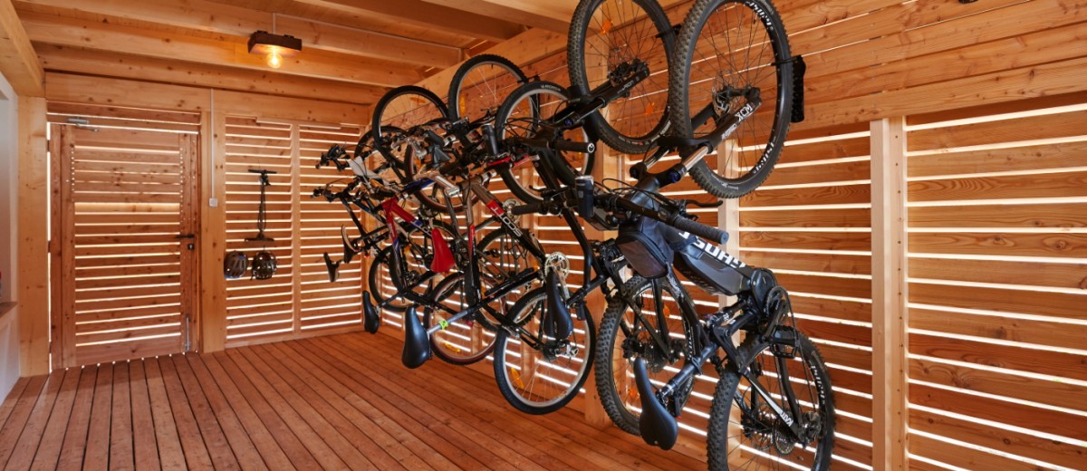 Fahrradschuppen Guesthouse S, der Partnerbetrieb verfügt über eine E-Bike Ladestelle