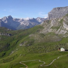 Blick aufs Padasterjochhaus (2.232 m)