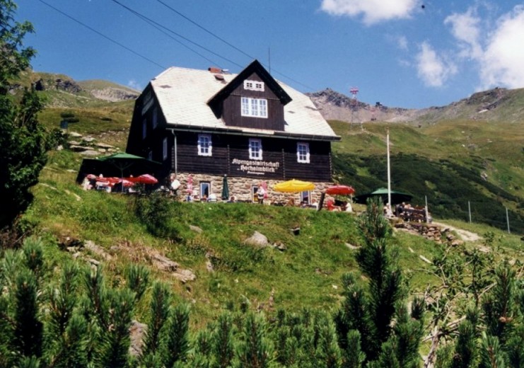 Der Alpengasthof im Sommer