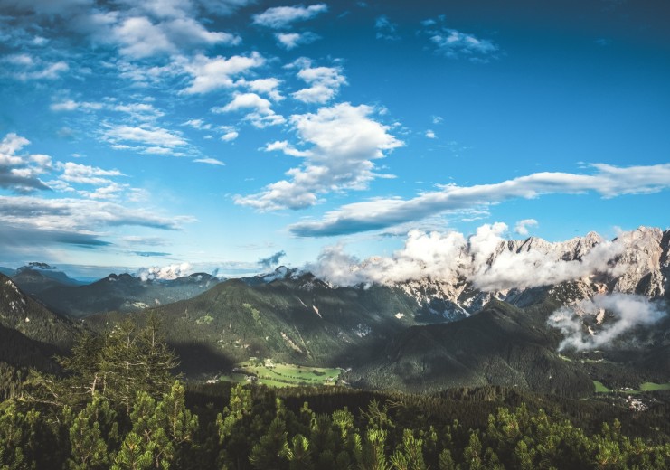 Jezersko liegt eingebettet zwischen den Steiner Alpen und den Karawanken