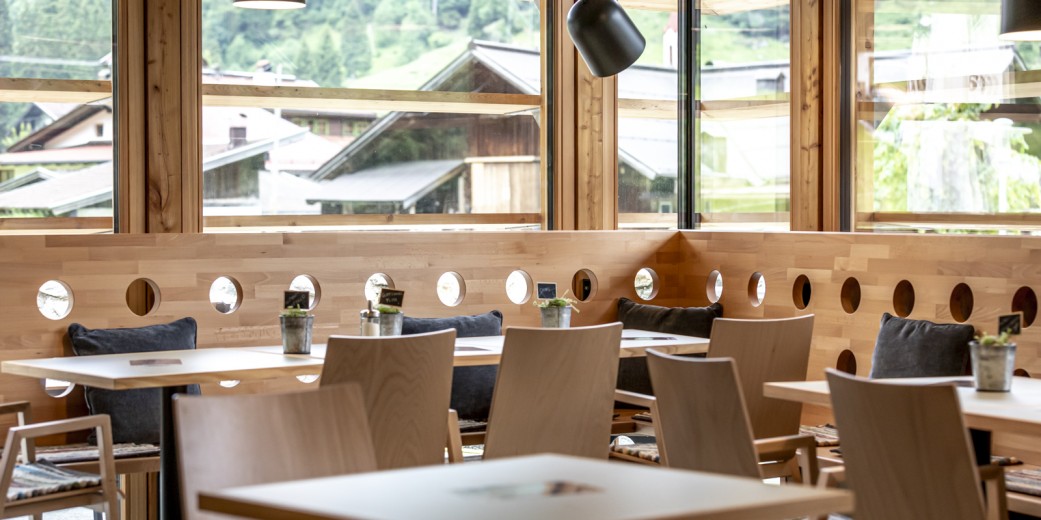 Im Naturparkhaus lädt ein gemütliches Cafè zu einer Pause ein