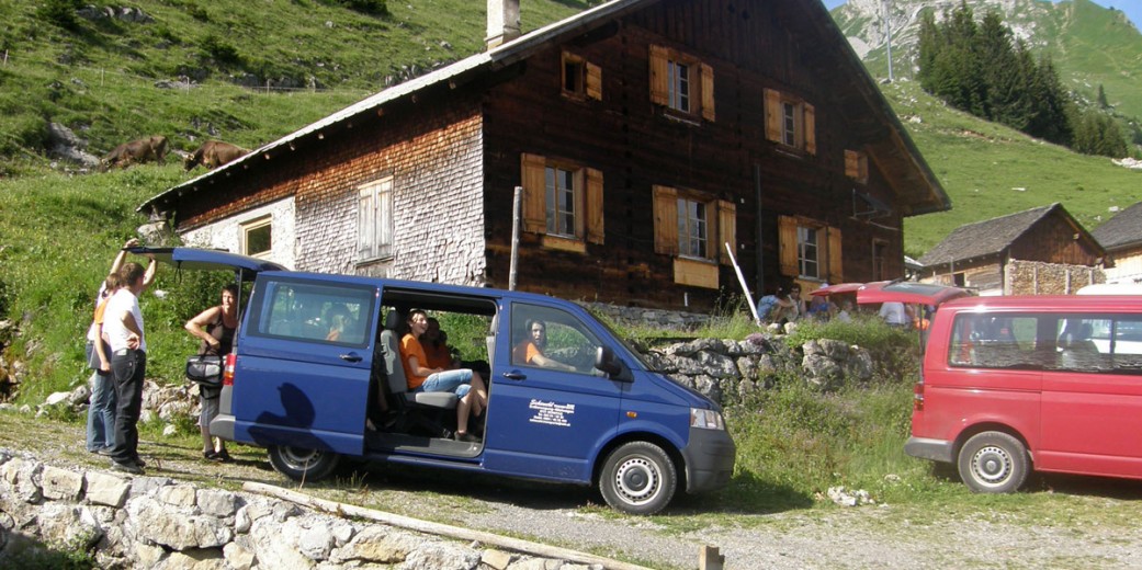 Der Alpbus bringt Wanderer zu den Tourenausgangspunkten