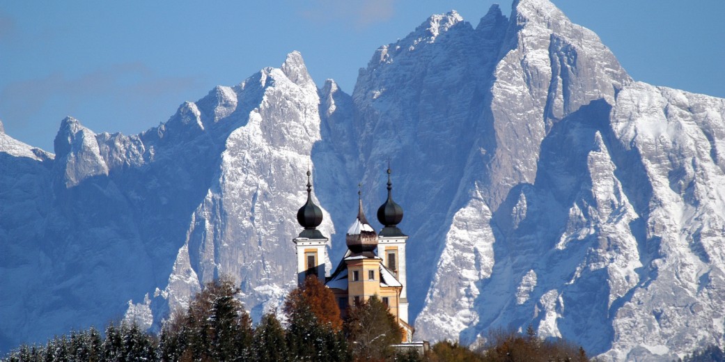 Die Wallfahrtskirche Frauenberg im ersten Schnee