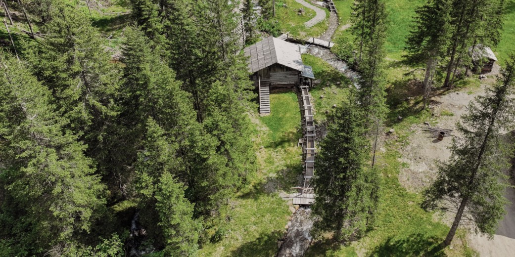 Das Freilichtmuseum "Alpines Legen" aus der Luft