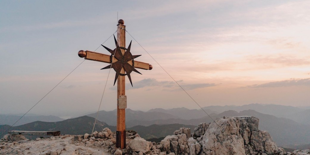 Das neu errichtete Gipfelkreuz am Guffert