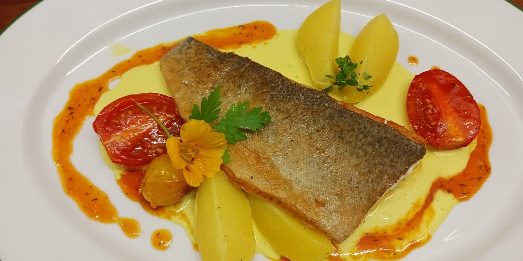 Forellenfilet mit Zitronenjoghurt und Pradeiser