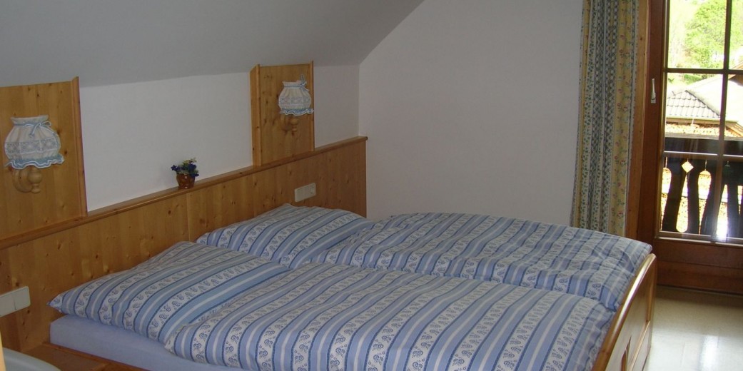 Schlafzimmer mit Balkon