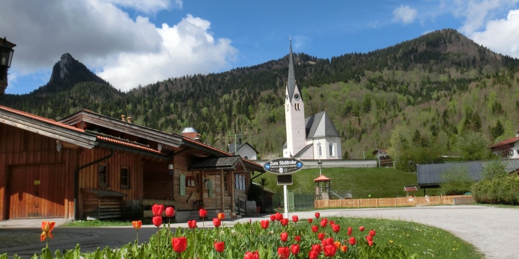 Blick auf den Südtiroler und die Kreuther Kirche