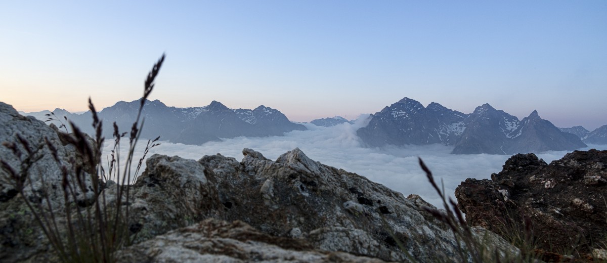 Blick unterhalb der Alp Laret und Muot da l'Horn