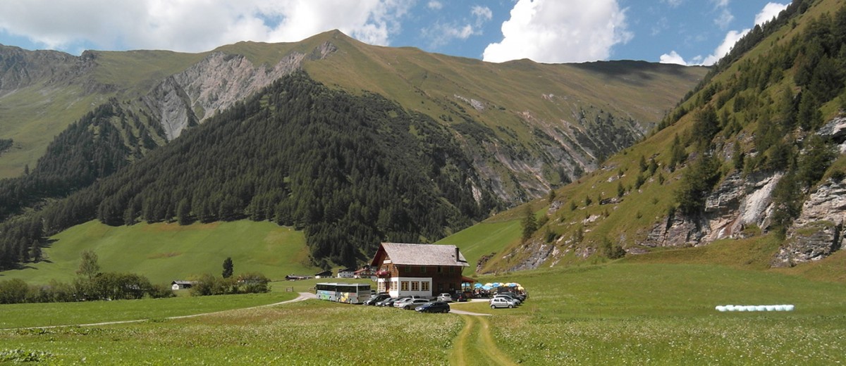 Der Alpengasthof Kasern im Talschluss des Schmirntals