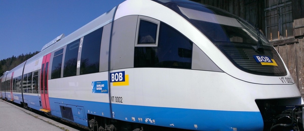 Die Bayerische Oberlandbahn (BOB) fährt stündlich von München nach Tegernsee.