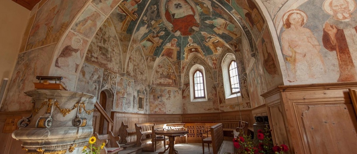 Die kunstvollen Fresken in der Kirche St. Georg in Lavin