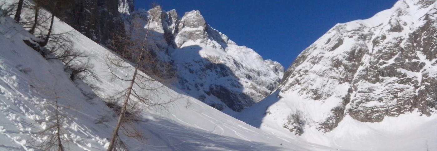 Blick ins Valentintal mit Kellerwand