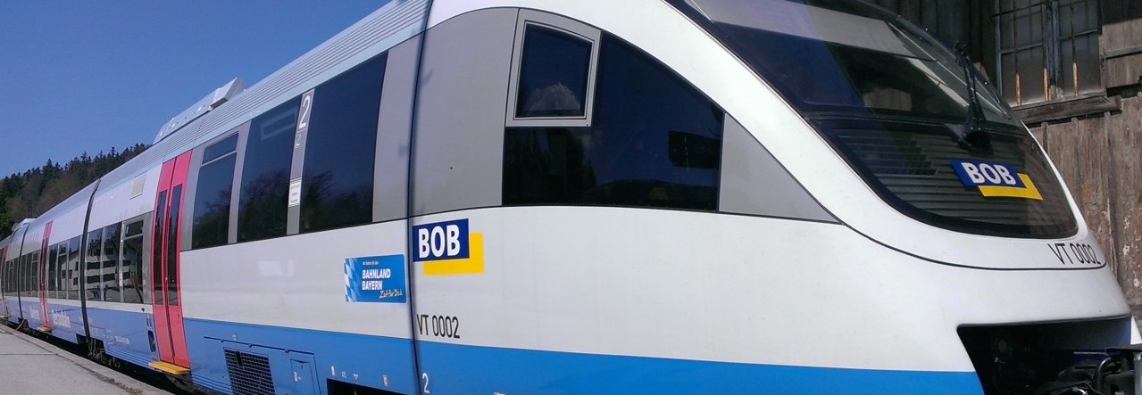 Die Bayerische Oberlandbahn (BOB) fährt stündlich von München nach Tegernsee.