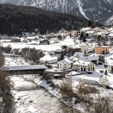 Lavin mit dem Inn im Engadin