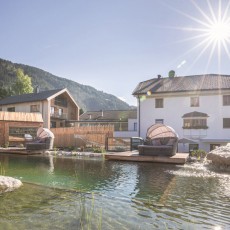 Hotel Weiler mit dem neu errichteten Naturschwimmteich