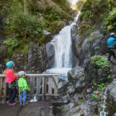 Speziell für Kinder, der Klettersteig Bruggenfall in Obergail