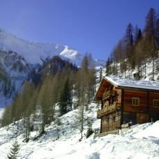 Die Mittergutnigg-Hütte im Winter
