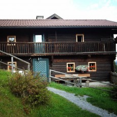 Wohnen im Bauernhaus oder in Bio-Blockhäusern