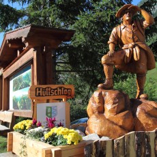 Der Bergsteiger am Ortseingan