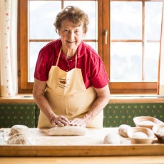 Brotbacken mit Oma Rosa
