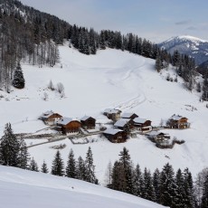 Der Weiler Laguscel im Winterkleid