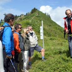 Auf dem Blumen-Wanderlehrpfad mit Günter Bischof