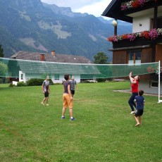 Volleyball im Garten