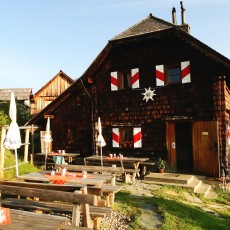 Grazer Hütte im Morgenlicht