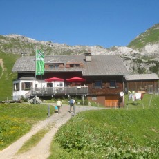 Biberacher Hütte (1.846 m) mit Künzelspitze