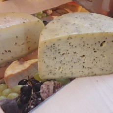 Superfood: Kümmel und Brennessel-Samen Käse