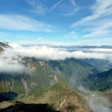 Unterwegs am Karnischen Höhenweg (403), Obere Bischofalm (rechts unten)