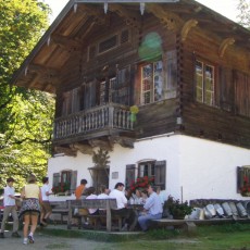 Das Herrenhaus auf der Königsalm im Bergsteigerdorf Kreuth