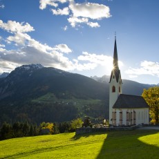 Die Kirche in Kornat, oberhalb von Birnbaum