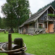 Etno-Häuser in Luče