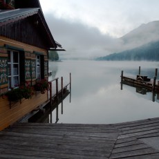 Der Lunzer See im Morgennebel