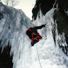 Eisklettern am Raggalwasserfall