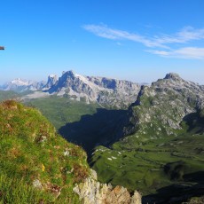 Vom Rotspitz überblickt man die imposanten Kalkwände des Rätikon.