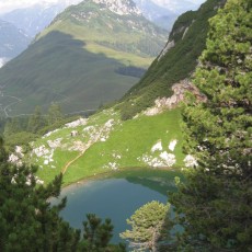 Seehornsee mit Blick auf Kallbrunnalm