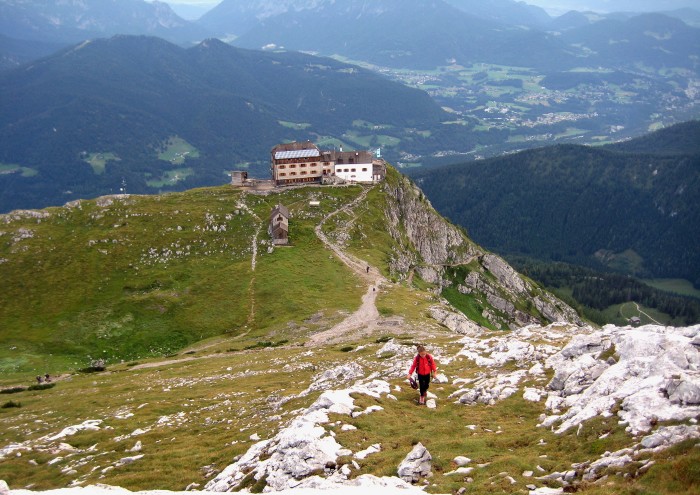 Watzmannhaus in der Ferne