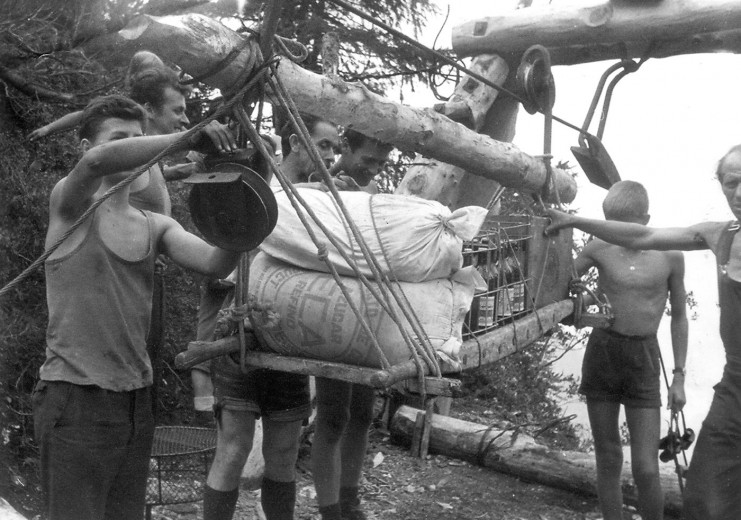 1969 konnte erstmals Material mittels Seilbahn zur Hütte gebracht werden und erleichterte somit die Bewirtschaftung.