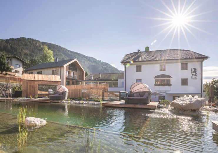 Hotel Weiler mit dem neu errichteten Naturschwimmteich