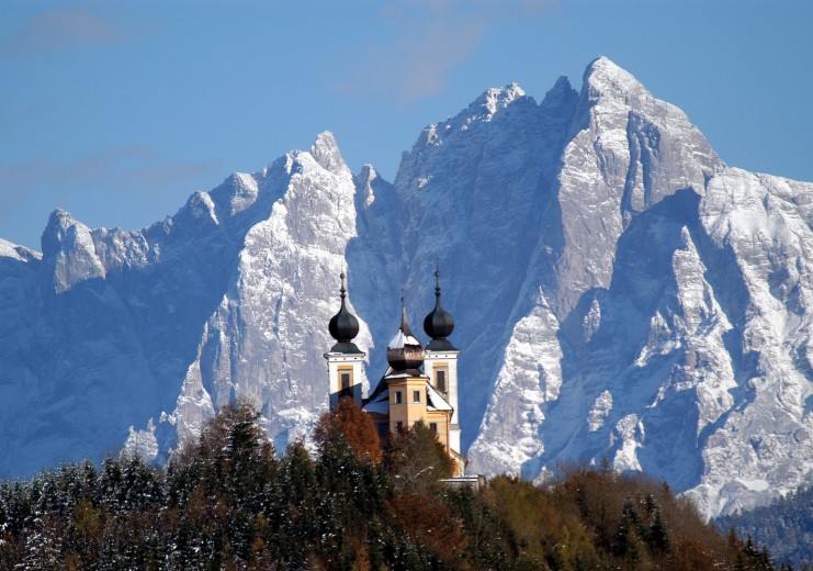 Die Wallfahrtskirche Frauenberg im ersten Schnee