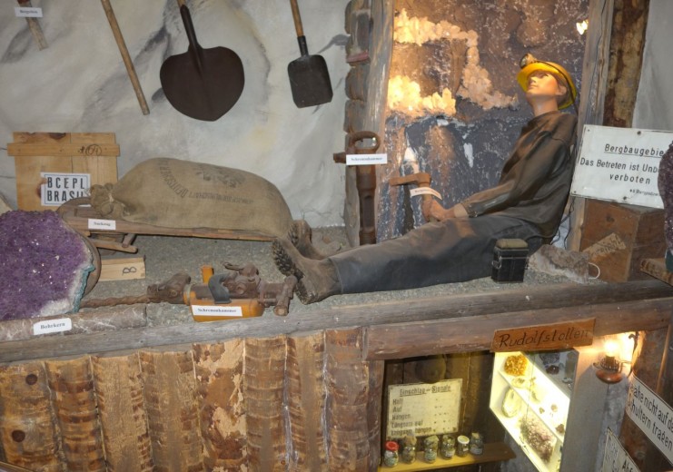 Das hauseigene Mineralienmuseum ist mit viel Liebe zum Detail eingerichtet