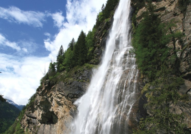 Der Fallbachwasserfall (200 Meter Fallhöhe) in Malta