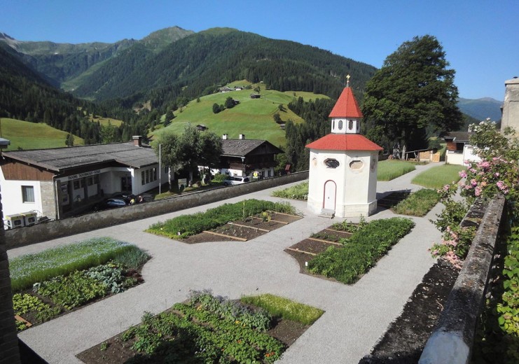 Blick auf den Klostergarten
