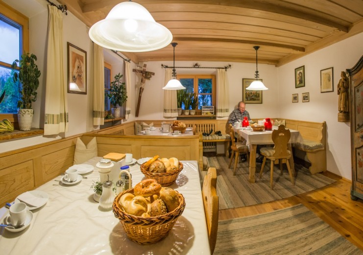 Der Frühstücksraum ländlich bayerischen Stil