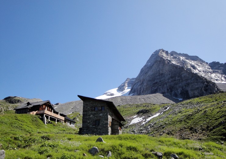 Geraer Hütte (2.324 m) mit Fußstein und Olperer