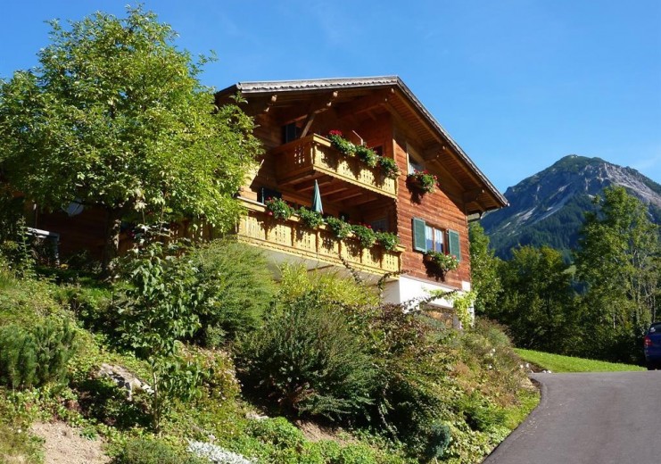 Haus Bergblick im Sommer mit der Blasenka (2.104 m) im Hintergrund