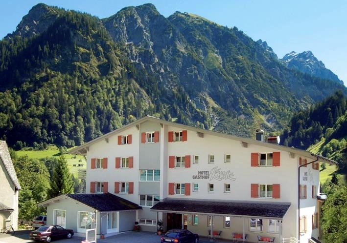 Hotel Kreuz im Sommer mit herrlichem Panorama